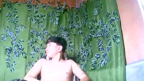 Snapshot of trebz_01 chatting on 12, 11, 2025 trebz_01 online show from 12, 11, 2025