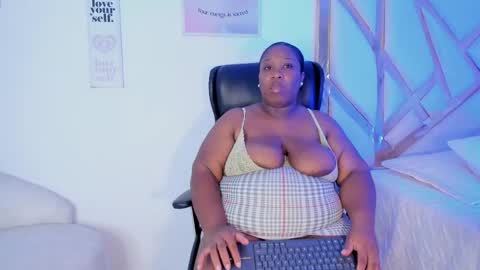 Snapshot of treisyvixen chatting on 16, 5, 2026 Treisy Vixen big ass online show from 16, 5, 2026