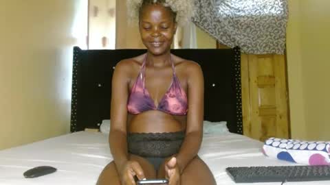Snapshot of trey_queens chatting on 7, 7, 2026 trey_queens online show from 7, 7, 2026