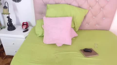 Snapshot of triana_crimson chatting on 1, 2, 2025 triana_crimson online show from 1, 2, 2025