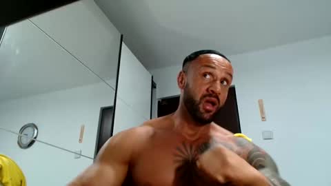 Snapshot of tridentmuscles chatting on 18, 11, 2025 tridentmuscles online show from 18, 11, 2025