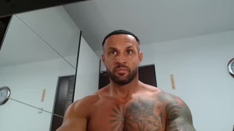 Snapshot of tridentmuscles chatting on 25, 11, 2025 tridentmuscles online show from 25, 11, 2025