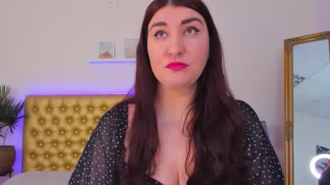 Mia online show from 6, 4, 2026