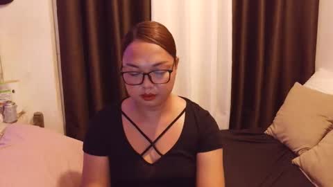 Snapshot of trishakera chatting on 7, 6, 2026 trisha online show from 7, 6, 2026