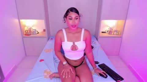 Snapshot of trishamoon chatting on 23, 12, 2025 TRISHA online show from 23, 12, 2025