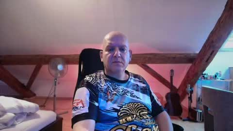 Snapshot of tritonspace chatting on 9, 5, 2026 Triton online show from 9, 5, 2026
