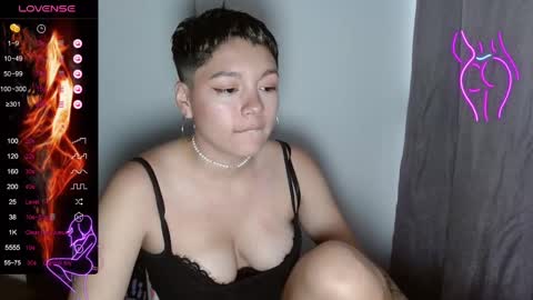 Snapshot of trixie_tangg chatting on 2, 2, 2025 Kitty online show from 2, 2, 2025