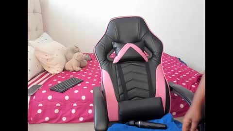 Snapshot of trizzytariaa chatting on 1, 2, 2025 Taria online show from 1, 2, 2025