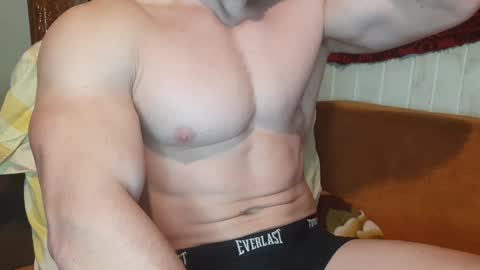 Snapshot of troncq chatting on 28, 1, 2025 Troncq online show from 28, 1, 2025