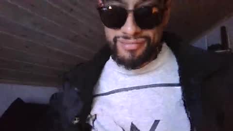 Snapshot of tropppel888 chatting on 26, 11, 2025 Open minded - Hetro - Male online show from 26, 11, 2025