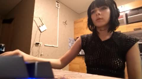 Poly online show from 5, 1, 2026