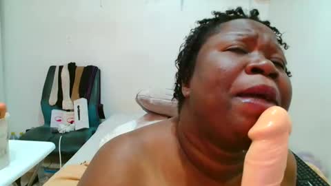 TrueBella30 online show from 30, 10, 2025