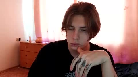 Snapshot of trypophob1a chatting on 2, 2, 2025 Emilum online show from 2, 2, 2025