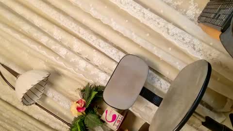 Chloe online show from 12, 4, 2026