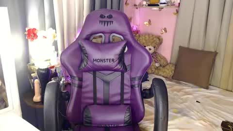 Snapshot of ts_yanang chatting on 4, 12, 2025 online show from 4, 12, 2025