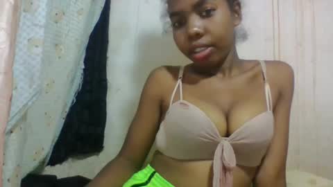 Snapshot of tsaralaza chatting on 27, 9, 2025 tsaralaza online show from 27, 9, 2025