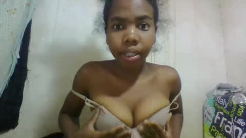 Snapshot of tsaralaza chatting on 28, 9, 2025 tsaralaza online show from 28, 9, 2025