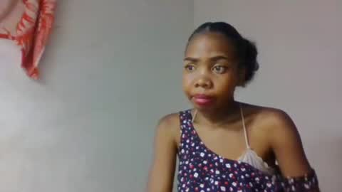 Snapshot of tsaralaza chatting on 13, 10, 2025 tsaralaza online show from 13, 10, 2025
