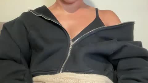 Snapshot of tsj777 chatting on 2, 10, 2025 tsj777 online show from 2, 10, 2025