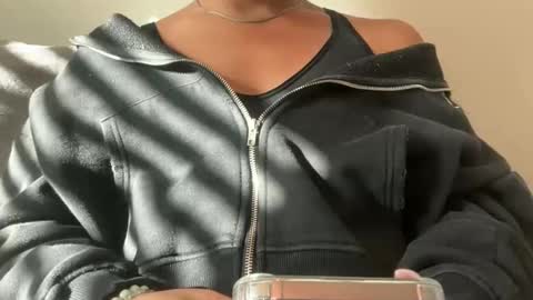 Snapshot of tsj777 chatting on 18, 11, 2025 tsj777 online show from 18, 11, 2025