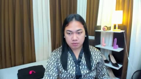 Karen Oquio online show from 17, 10, 2025