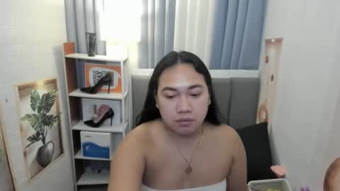 Karen Oquio online show from 15, 12, 2025