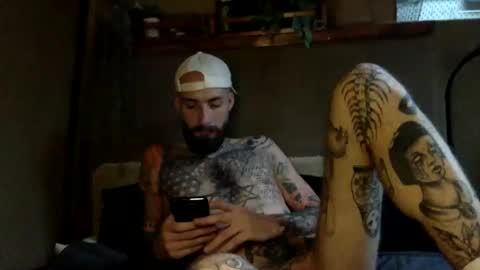 Snapshot of tuhands chatting on 8, 1, 2025 Tuhands online show from 8, 1, 2025