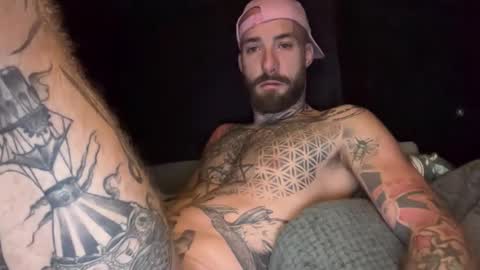 Snapshot of tuhands chatting on 8, 10, 2025 Tuhands online show from 8, 10, 2025