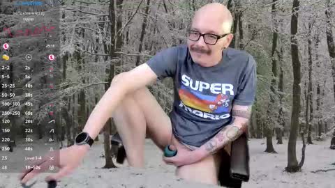 Snapshot of tumbles05 chatting on 4, 12, 2025 tumbling through online show from 4, 12, 2025