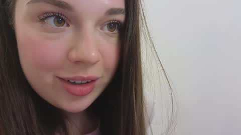 Snapshot of tutti_frutti_ chatting on 8, 3, 2025 Ariana online show from 8, 3, 2025