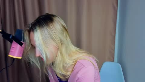 Snapshot of twinkleshinee chatting on 14, 5, 2026 Mary online show from 14, 5, 2026