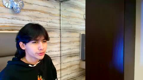 twinslovers_ online show from 4, 11, 2025