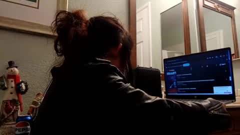 Snapshot of twistedlilpunk chatting on 28, 12, 2024 twistedlilpunk online show from 28, 12, 2024