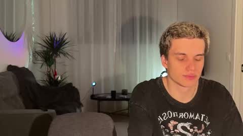 Molly and Nick online show from 26, 3, 2026