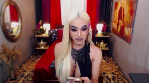 Snapshot of twofuckablestrans chatting on 2, 10, 2025 KiaraKeana online show from 2, 10, 2025