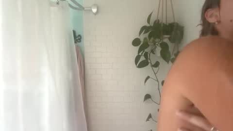 Snapshot of tylababyy chatting on 27, 10, 2025 tylababyy online show from 27, 10, 2025