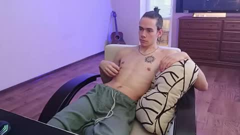 Tyler and Chris online show from 24, 10, 2025