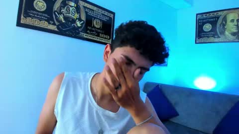 Snapshot of tylerwhiite_ chatting on 29, 12, 2024 online show from 29, 12, 2024