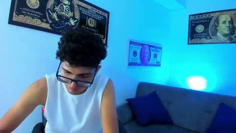 Snapshot of tylerwhiite_ chatting on 29, 12, 2024 online show from 29, 12, 2024