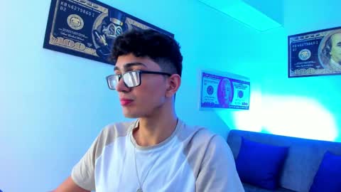 Snapshot of tylerwhiite_ chatting on 4, 1, 2025 online show from 4, 1, 2025