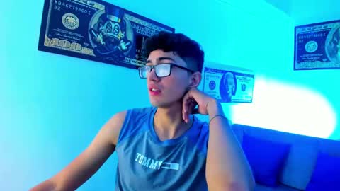 Snapshot of tylerwhiite_ chatting on 5, 1, 2025 online show from 5, 1, 2025