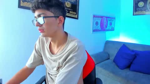 Snapshot of tylerwhiite_ chatting on 25, 1, 2025 online show from 25, 1, 2025