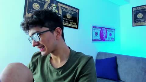 Snapshot of tylerwhiite_ chatting on 5, 2, 2025 online show from 5, 2, 2025