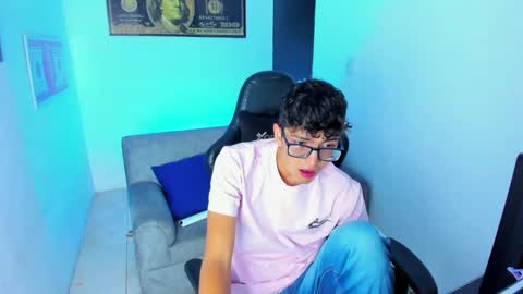 Snapshot of tylerwhiite_ chatting on 9, 2, 2025 online show from 9, 2, 2025