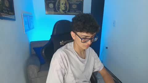 Snapshot of tylerwhiite_ chatting on 27, 2, 2025 online show from 27, 2, 2025