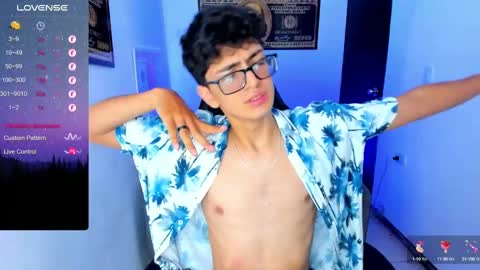 Snapshot of tylerwhiite_ chatting on 5, 3, 2025 online show from 5, 3, 2025