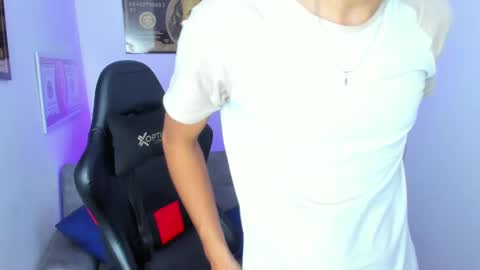 Snapshot of tylerwhiite_ chatting on 9, 3, 2025 online show from 9, 3, 2025