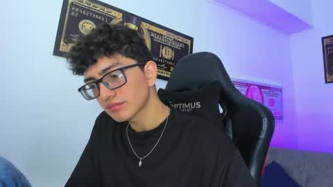 Snapshot of tylerwhiite_ chatting on 12, 3, 2025 online show from 12, 3, 2025
