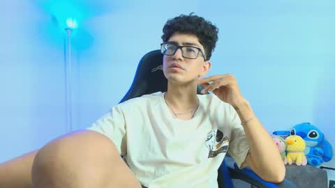 Snapshot of tylerwhiite_ chatting on 9, 10, 2025 online show from 9, 10, 2025
