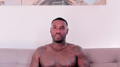 Snapshot of tyron_rulers chatting on 1, 12, 2025 Dvid Rullers online show from 1, 12, 2025